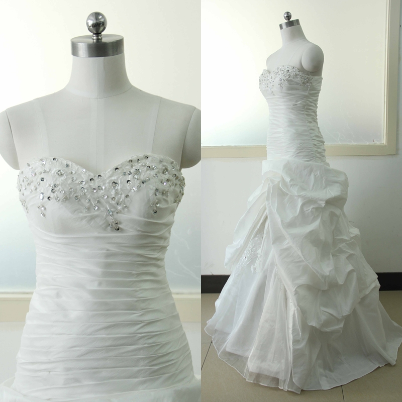 Stock Wedding Dress White Taffeta Wedding Dresses Beading Sequins A-line Sweetheart-neck Wedding Gowns Ivory Wedding Dresses